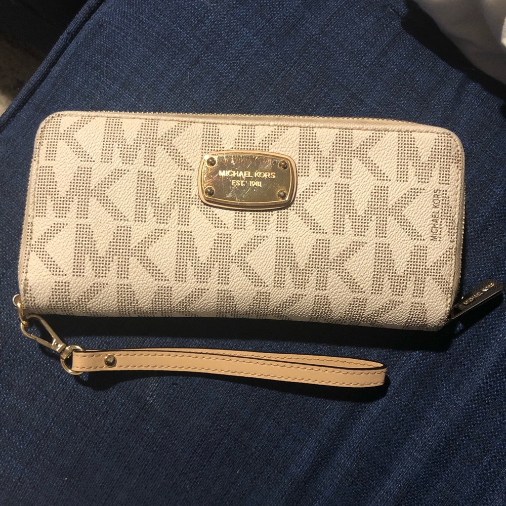 Michael Kors Logo Wallet